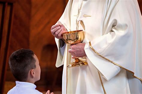 The Significance of Receiving the Sacred Eucharist in One's Dreams