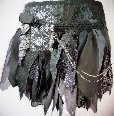 The Tattered Skirt as a Symbolic Representation of Shattering Conventional Gender Expectations