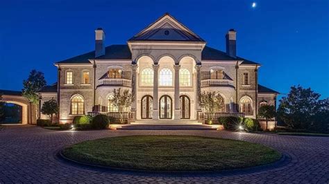 The Ultimate Luxury: Discovering Million Dollar Mansions