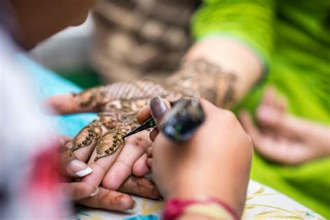 Tips and Tricks for Achieving Long-Lasting and Colorful Mehndi Stains