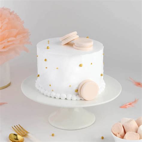 Tips and Tricks for Decorating Your Elegant Vanilla Cake