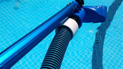 Tips for Effective Pool Skimming and Vacuuming