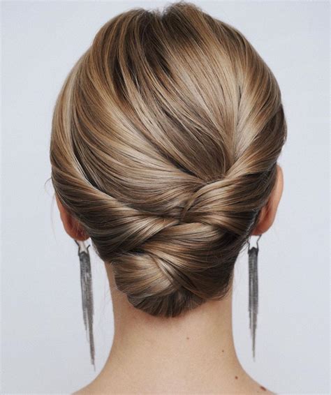 Top Knots: Playful and Flirtatious Trend for Elegant Updos