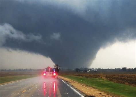 Tornado Tourism: The Adventure-seeking Travelers' Guide