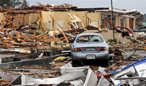 Tornado Tourism: a Contentious but Flourishing Industry