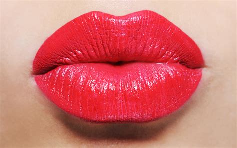 Tricks to Enhance the Appearance of Plumper Lips