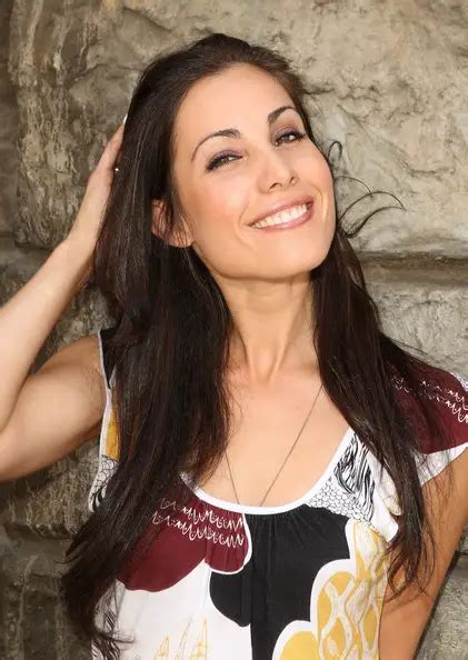 Uncover Carly Pope's Body Measurements