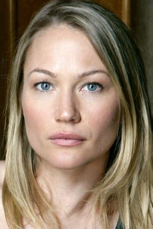 Uncover Sarah Wynter's Biography