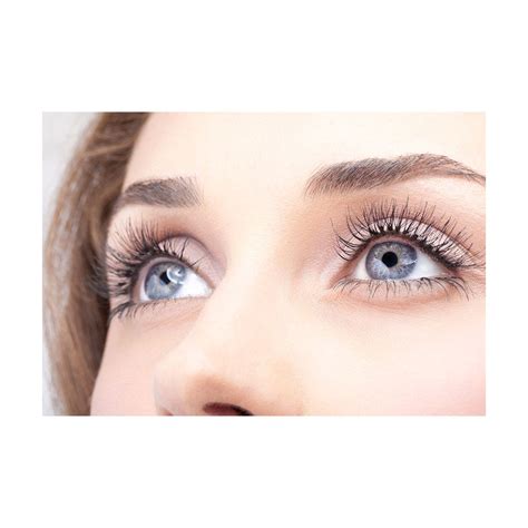 Understanding the Triggers for Eyelash Loss in Dreams