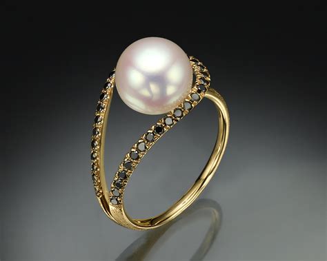 Unique Designs for Exquisite Pearl Engagement Rings