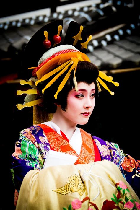 Unveiling the History and Origins of Geisha