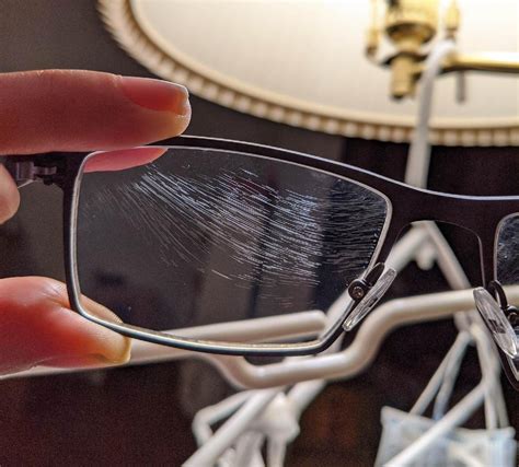 Unveiling the Link between Fractured Spectacles and Fears of Insufficiency