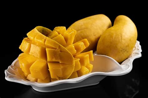 Unveiling the Secrets of Luscious Mangoes: Signs to Look For