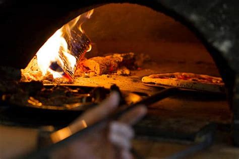 Unveiling the Secrets of the Perfect Pizza: Tips from Top Chefs