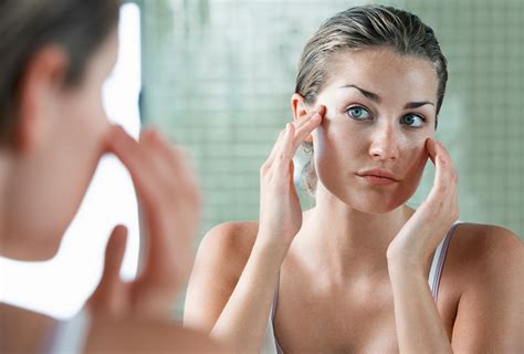 Unveiling the Telltale Signs of Excess Facial Oiliness