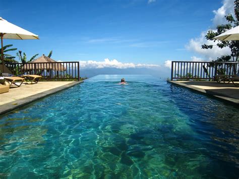 Unwind in Paradise: Discovering the Most Breathtaking Infinity Pools