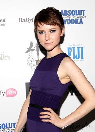 Valorie Curry's Body Measurements Revealed