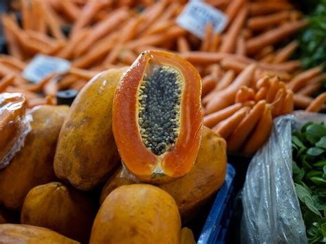 Where to Buy Fresh Papaya: Local Market or Online?