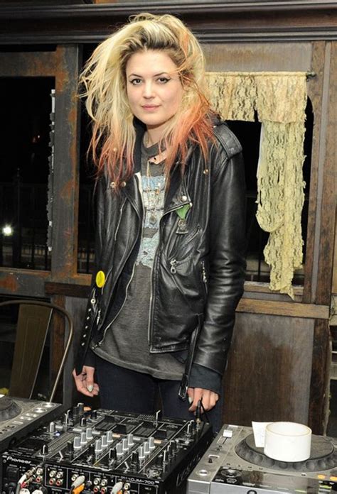 Witness the Ascension of Alison Mosshart