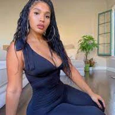 Yaris Sanchez: Net Worth and Earnings