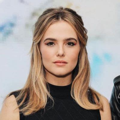 Zoey Deutch: Physical Appearance Details